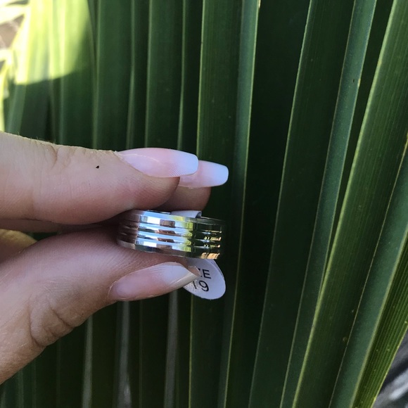 NWT stainless steel silver ring - Picture 3 of 4